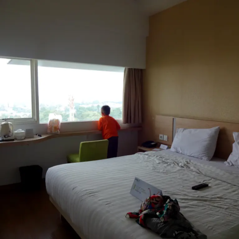 Gagal Berenang di Whiz Prime Hotel, Bogor 4