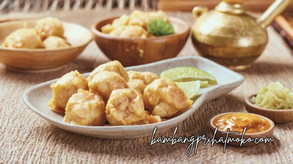 Batagor Terenak di Bandung: Rekomendasi Terbaik untuk Pecinta Kuliner 2 Sepiring Batagor, bakso tahu yang digoreng